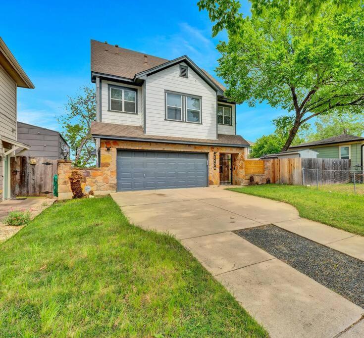Spacious Home-queen Suite-game Room-movie Austin