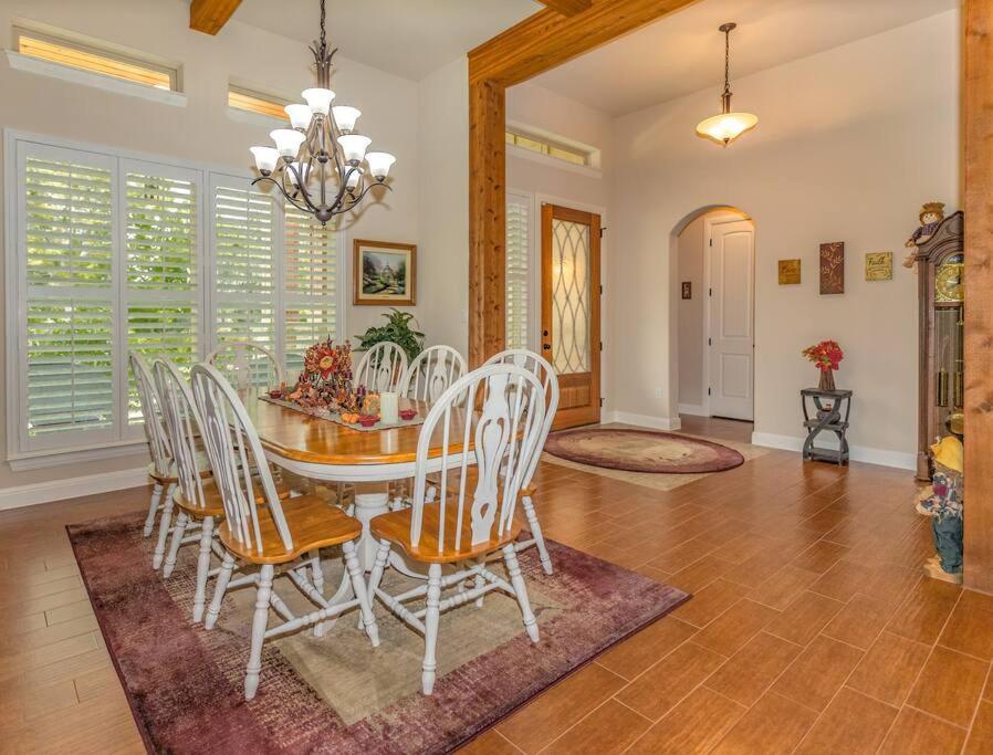 Hill Country 5 Acre Ranch With Pool And Hill Country Views! * Austin