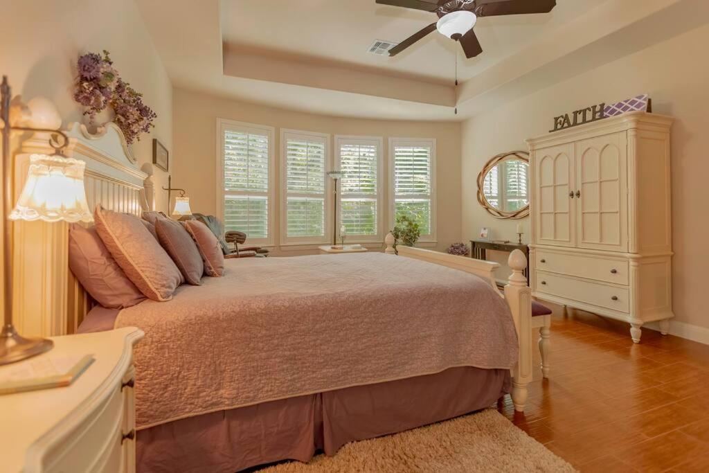 Hill Country 5 Acre Ranch With Pool And Hill Country Views! Austin