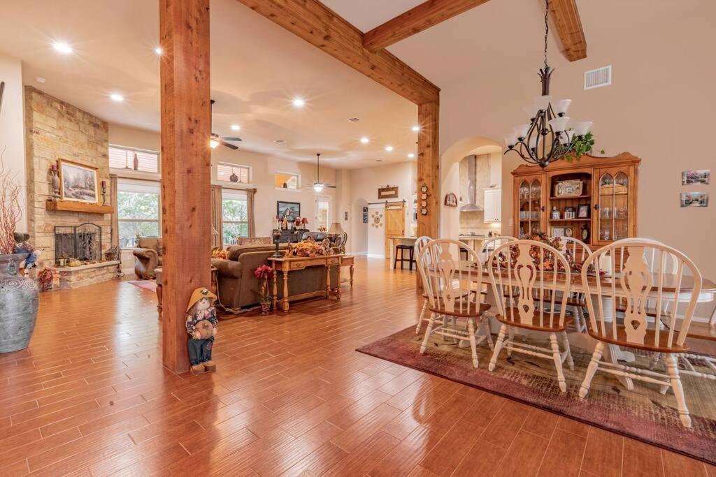 Holiday home Hill Country 5 Acre Ranch With Pool And Hill Country Views! *