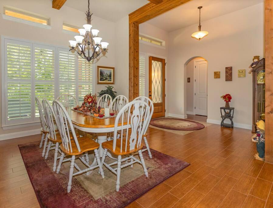 Hill Country 5 Acre Ranch With Pool And Hill Country Views! Holiday home