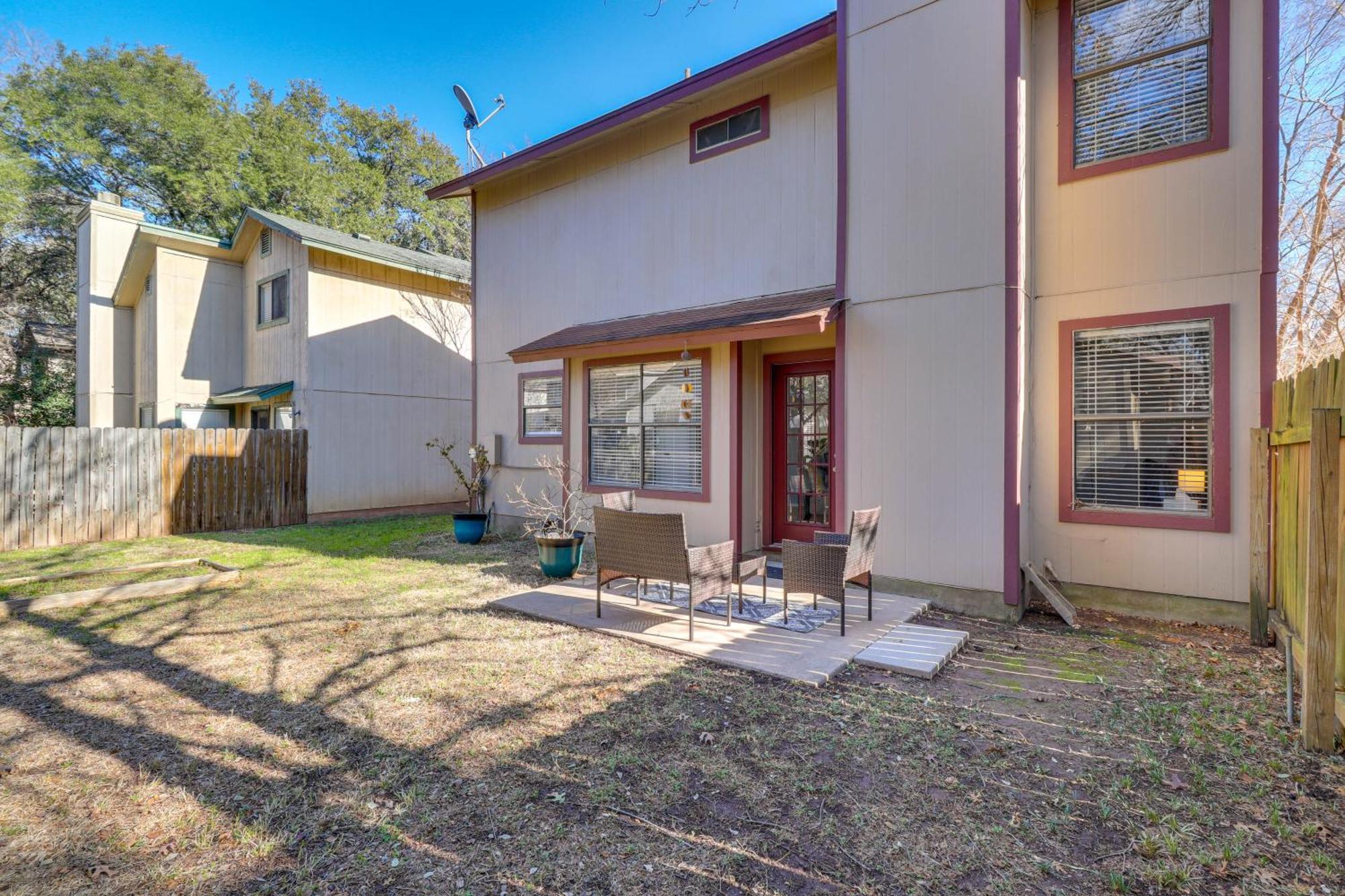 Vacation With Yard About 14 Mi To Downtown Holiday home
