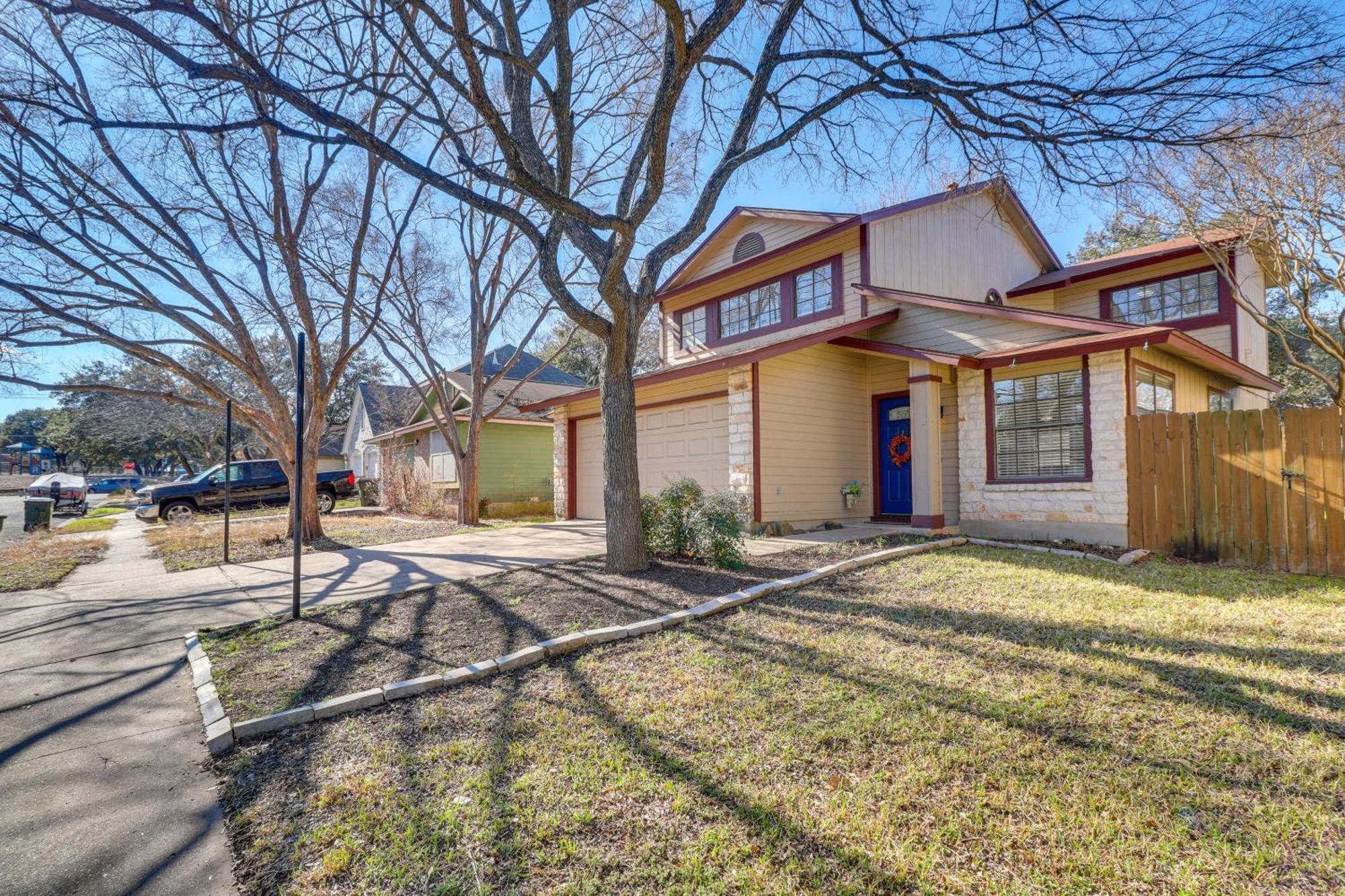 Vacation With Yard About 14 Mi To Downtown Holiday home Austin