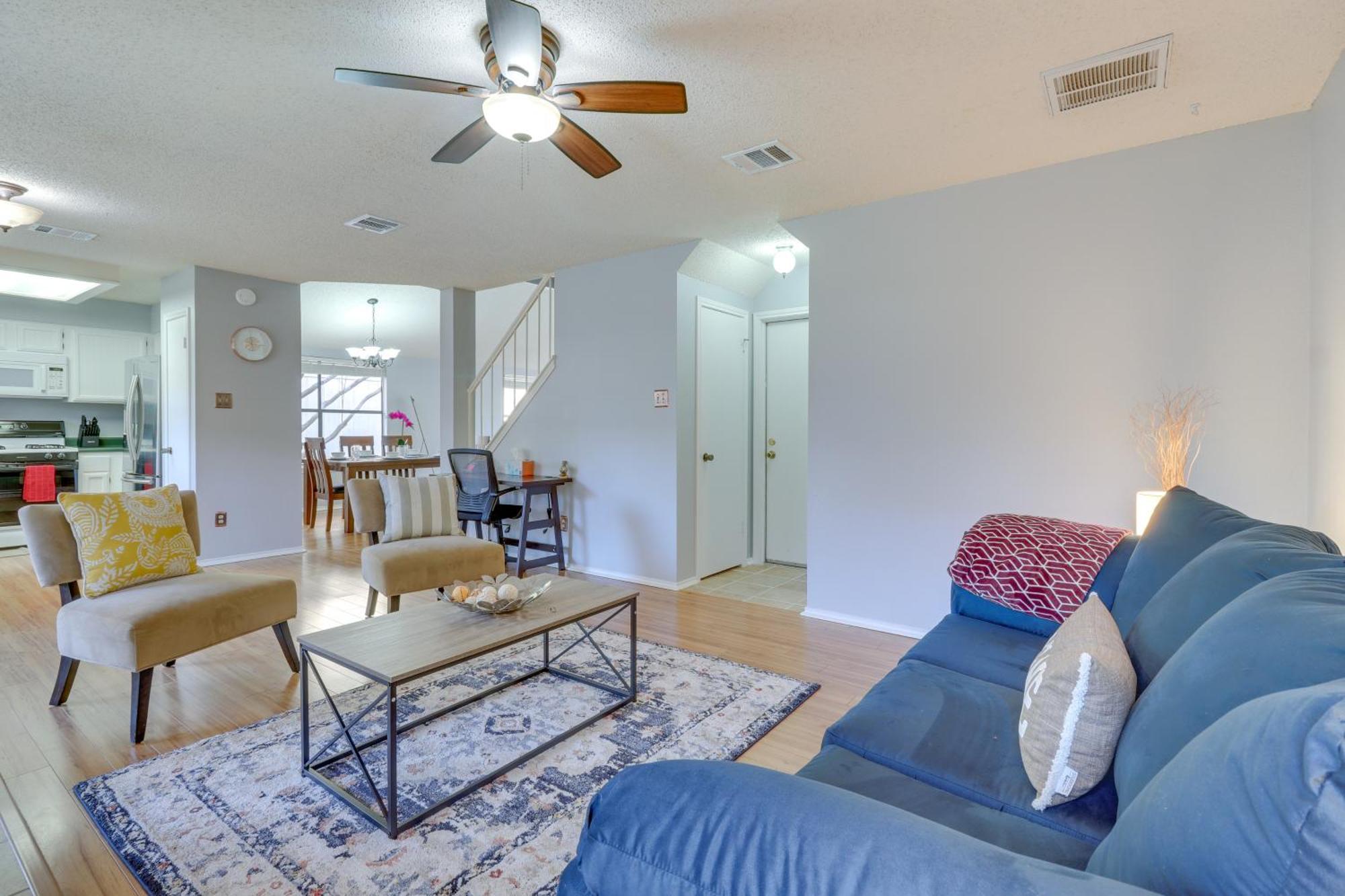 Vacation With Yard About 14 Mi To Downtown Holiday home