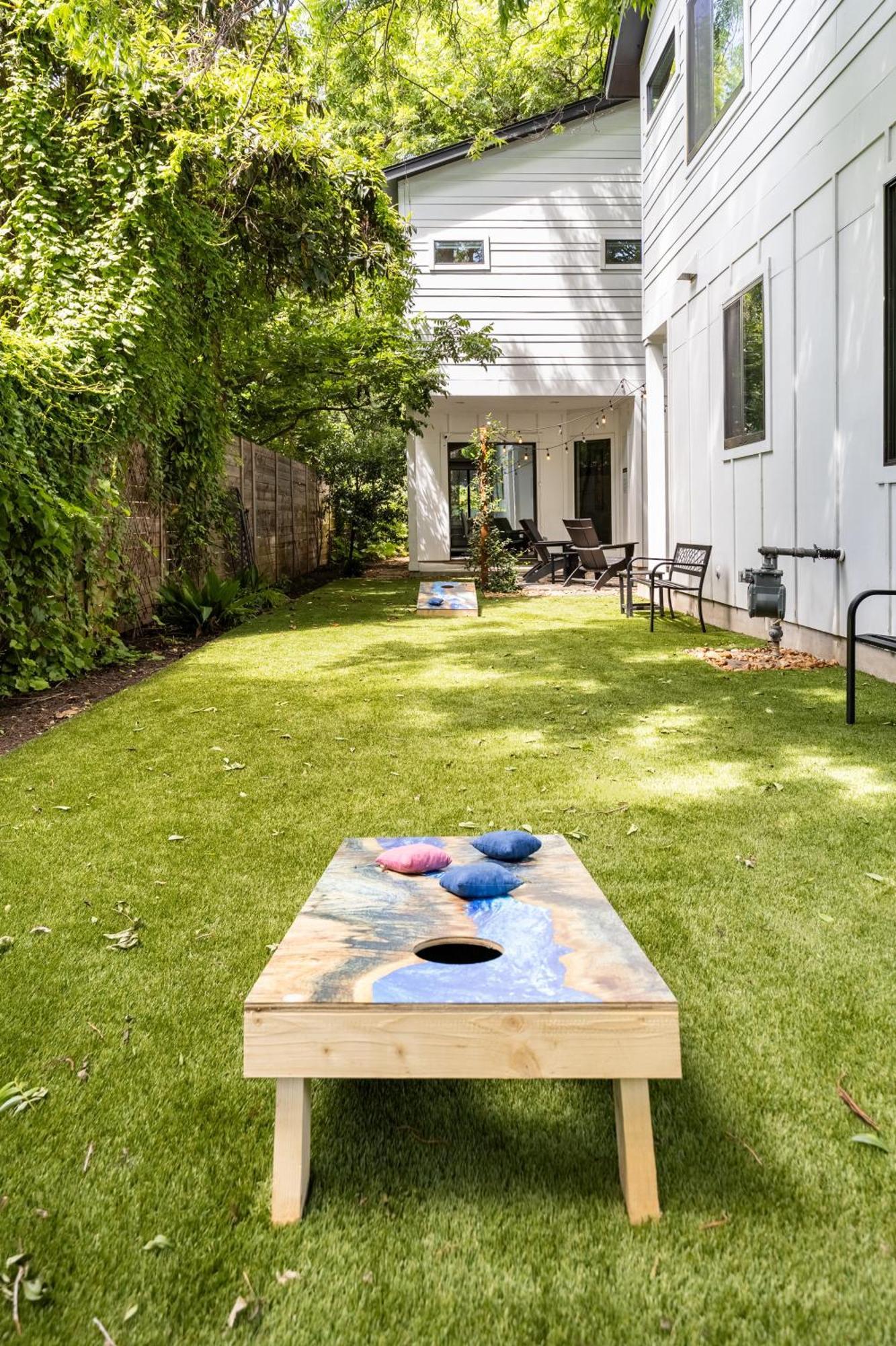 Downtown Mini Mansion - Walk To Rainey *
