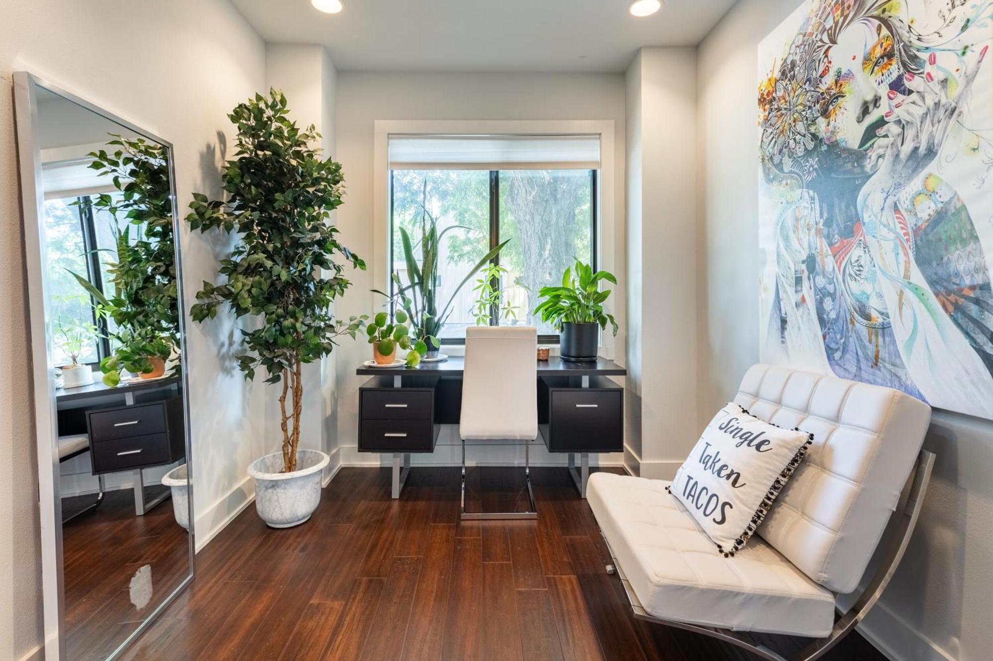 Downtown Mini Mansion - Walk To Rainey Holiday home *
