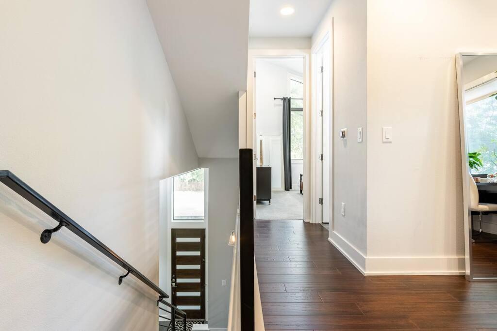Downtown Mini Mansion - Walk To Rainey Holiday home *
