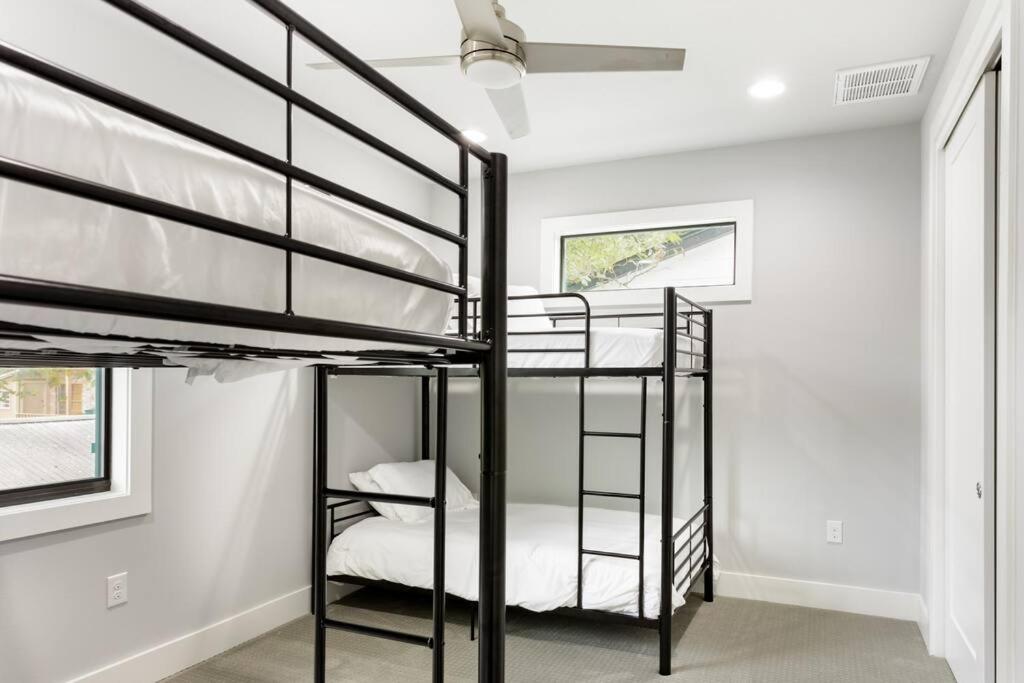 Downtown Mini Mansion - Walk To Rainey Austin