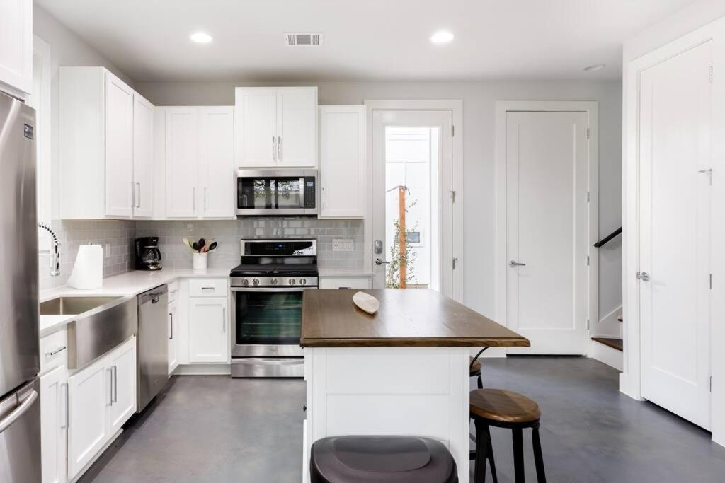 Downtown Mini Mansion - Walk To Rainey