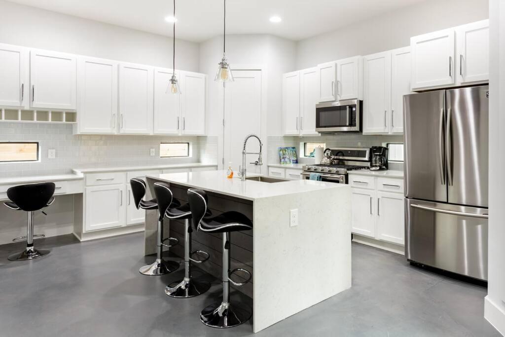 Downtown Mini Mansion - Walk To Rainey *