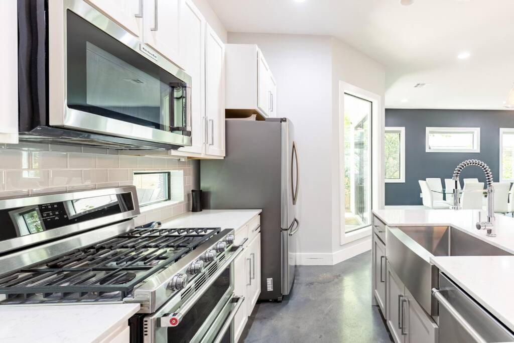 Downtown Mini Mansion - Walk To Rainey Austin