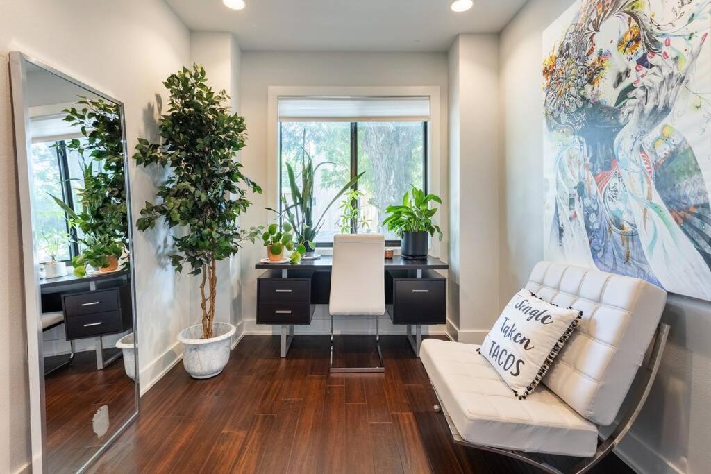 Downtown Mini Mansion - Walk To Rainey