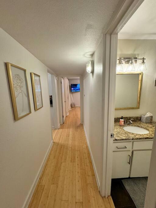 2 Bed With Pool And Creek Views Near Congress Ave