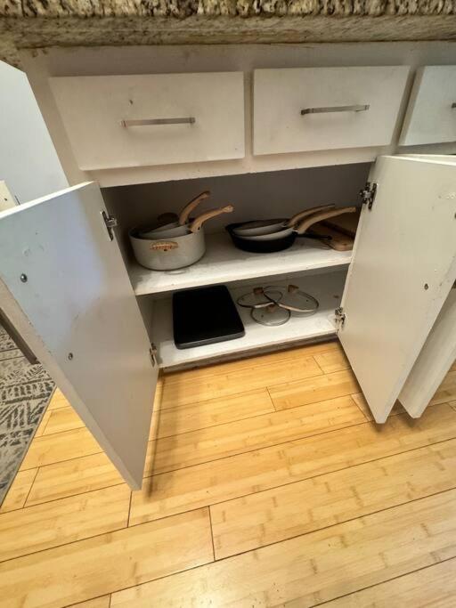2 Bed With Pool And Creek Views Near Congress Ave Apartment