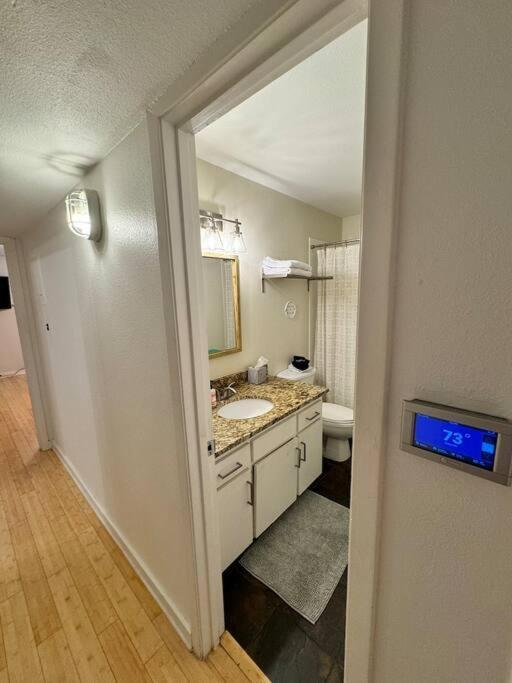 2 Bed With Pool And Creek Views Near Congress Ave *