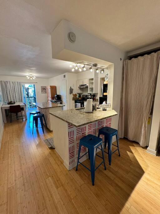 2 Bed With Pool And Creek Views Near Congress Ave * Austin