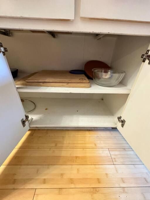 2 Bed With Pool And Creek Views Near Congress Ave