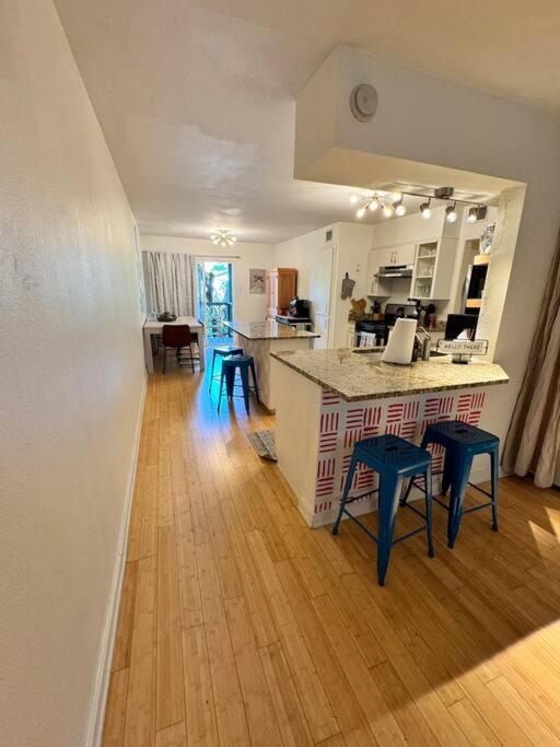 2 Bed With Pool And Creek Views Near Congress Ave Apartment