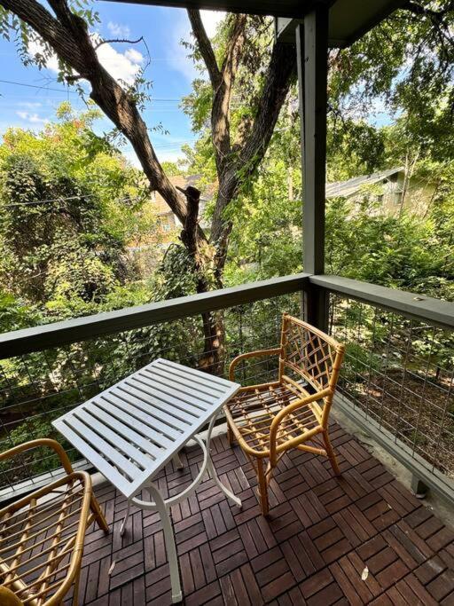 Apartment 2 Bed With Pool And Creek Views Near Congress Ave