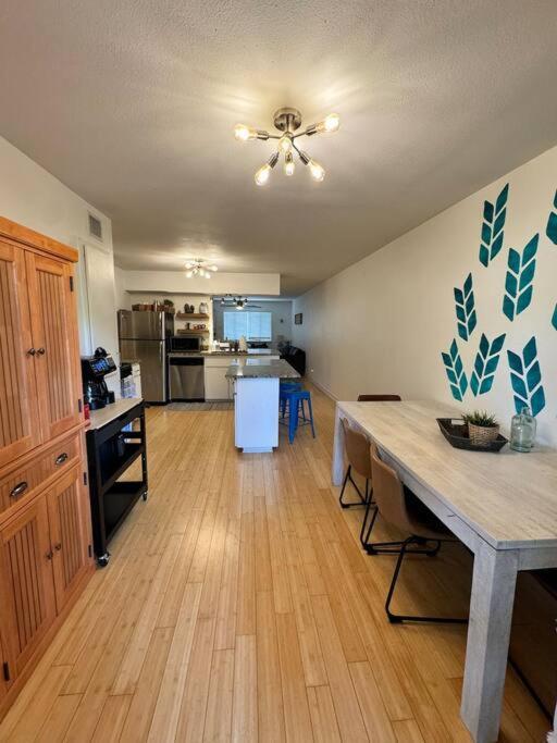 Apartment 2 Bed With Pool And Creek Views Near Congress Ave