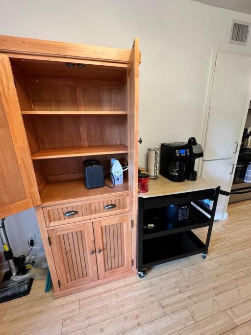 2 Bed With Pool And Creek Views Near Congress Ave *