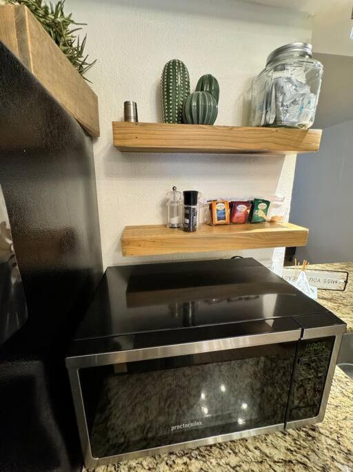 Apartment 2 Bed With Pool And Creek Views Near Congress Ave Austin