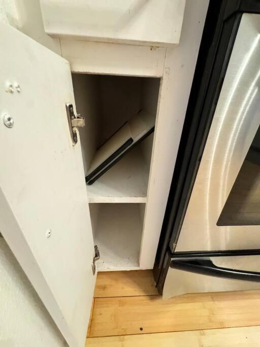 2 Bed With Pool And Creek Views Near Congress Ave *