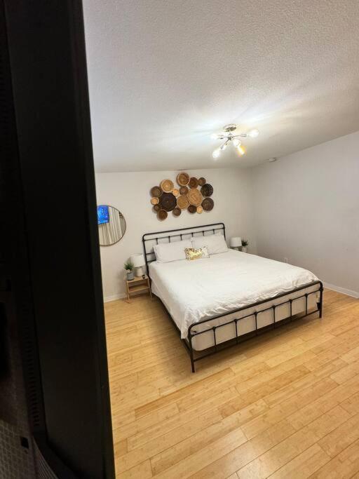 2 Bed With Pool And Creek Views Near Congress Ave Apartment