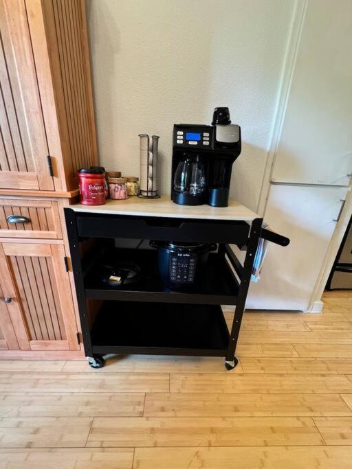 2 Bed With Pool And Creek Views Near Congress Ave * Austin