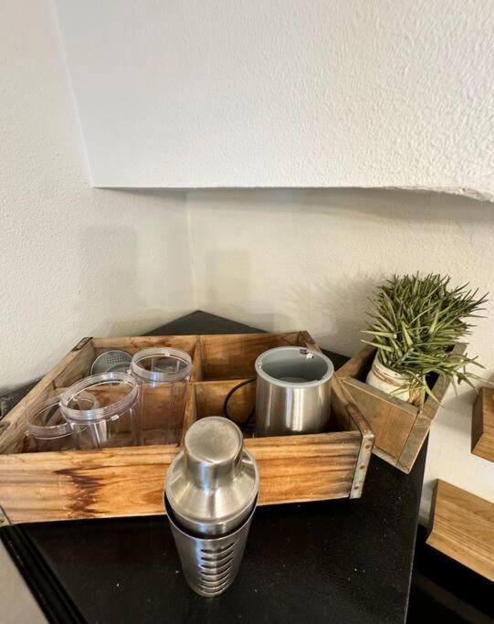 2 Bed With Pool And Creek Views Near Congress Ave Apartment