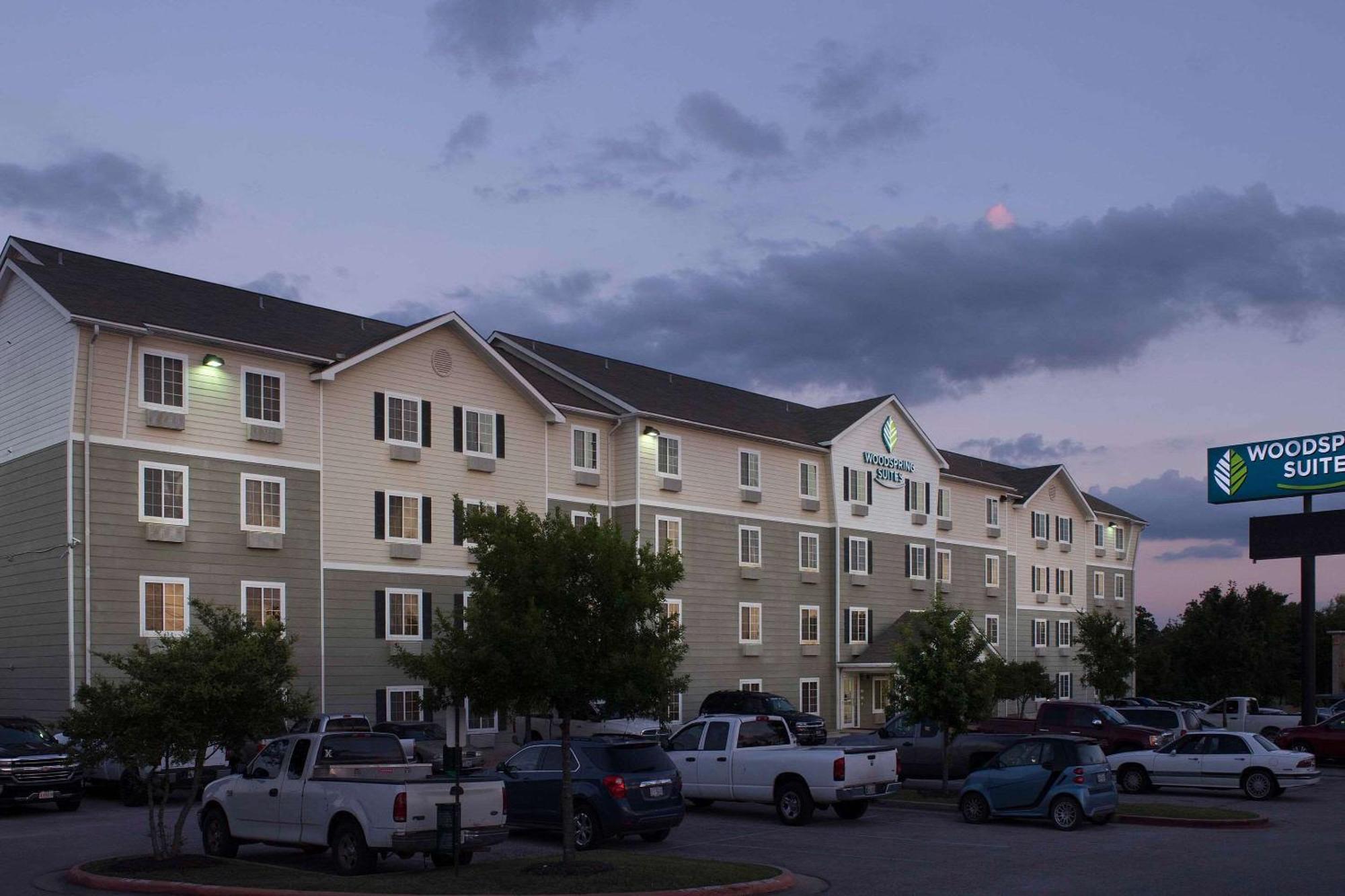 Hotel Woodspring North I-35