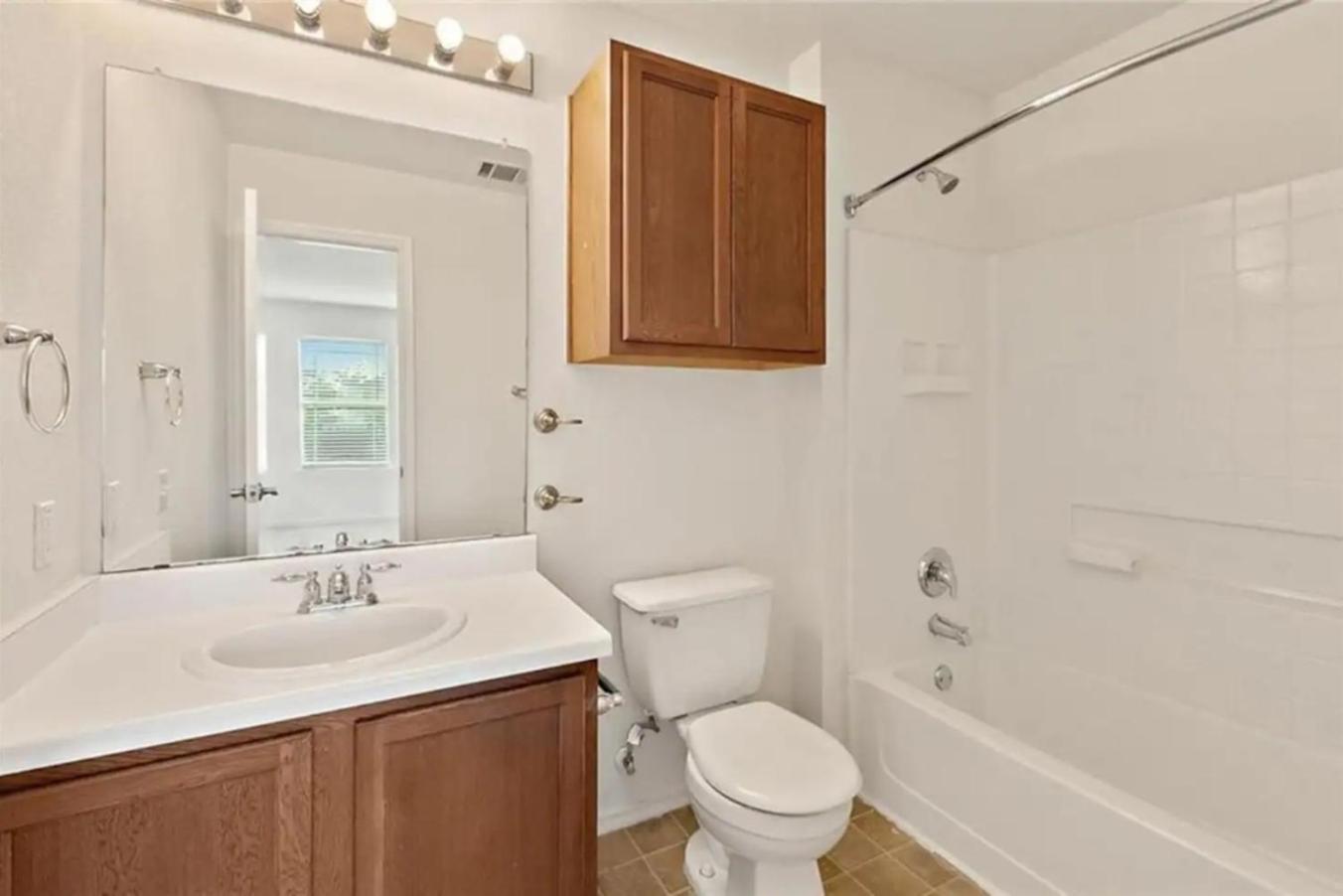 Holiday home Serenity Near Downtown & Airport