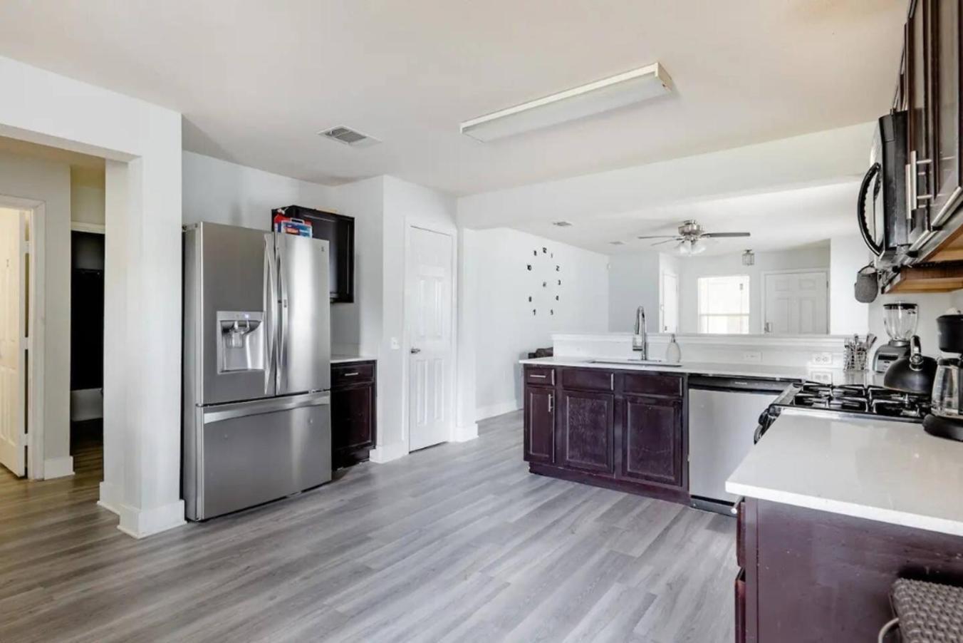 Serenity Near Downtown & Airport Holiday home *