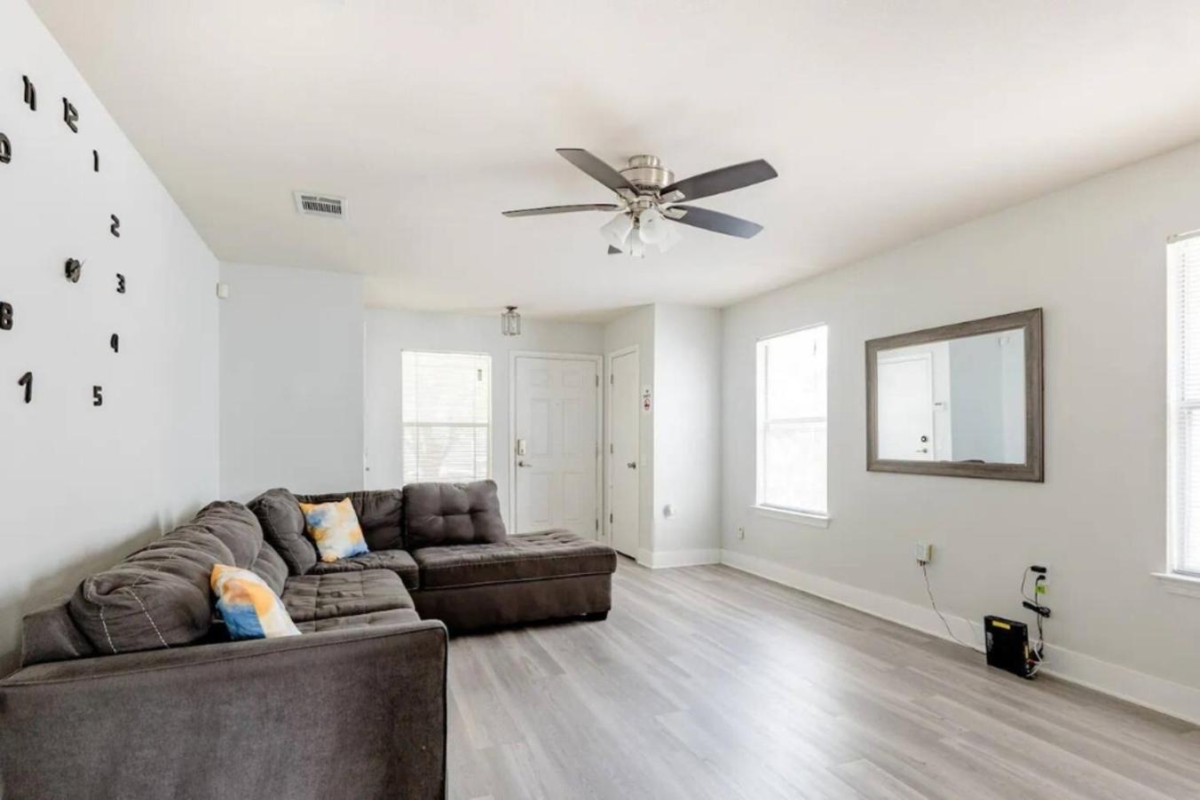 Serenity Near Downtown & Airport Holiday home Austin