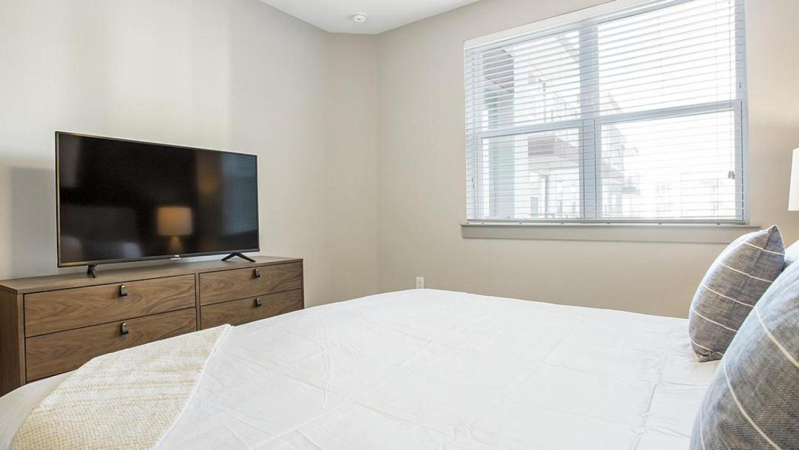 Apartment Landing - Modern With Amazing Amenities *