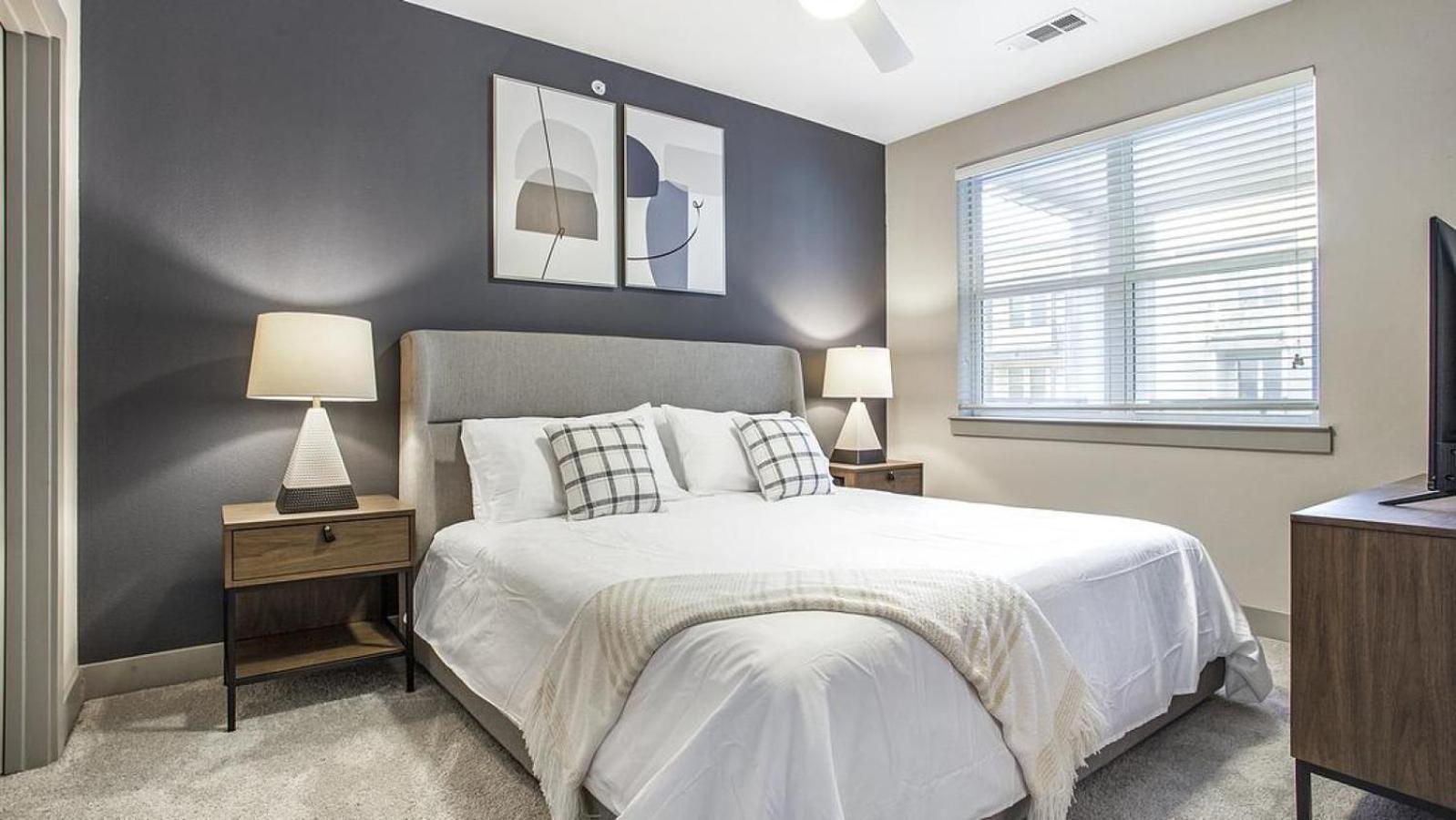 Apartment Landing - Modern With Amazing Amenities Austin