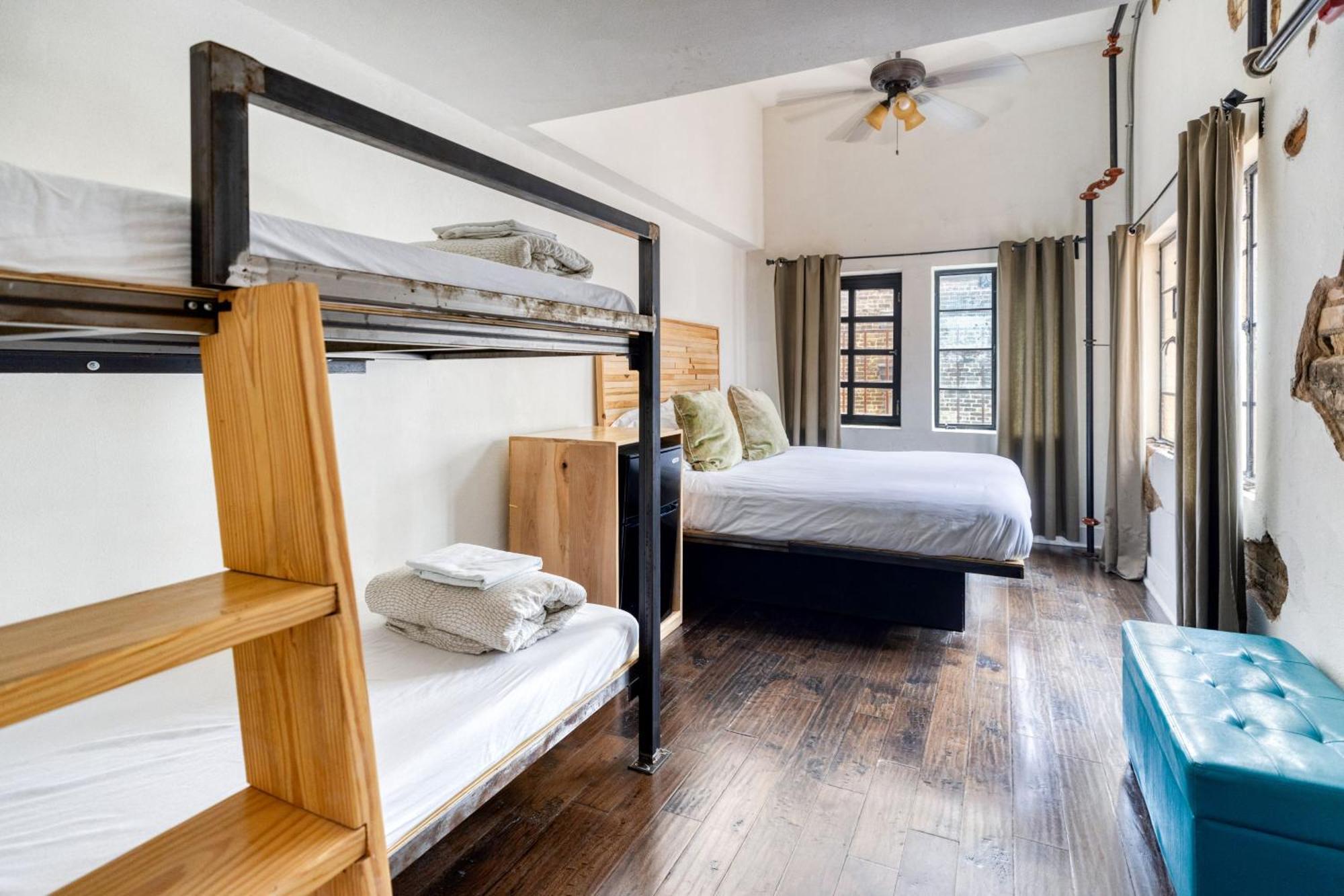 Hostel Firehouse (adults Only) *