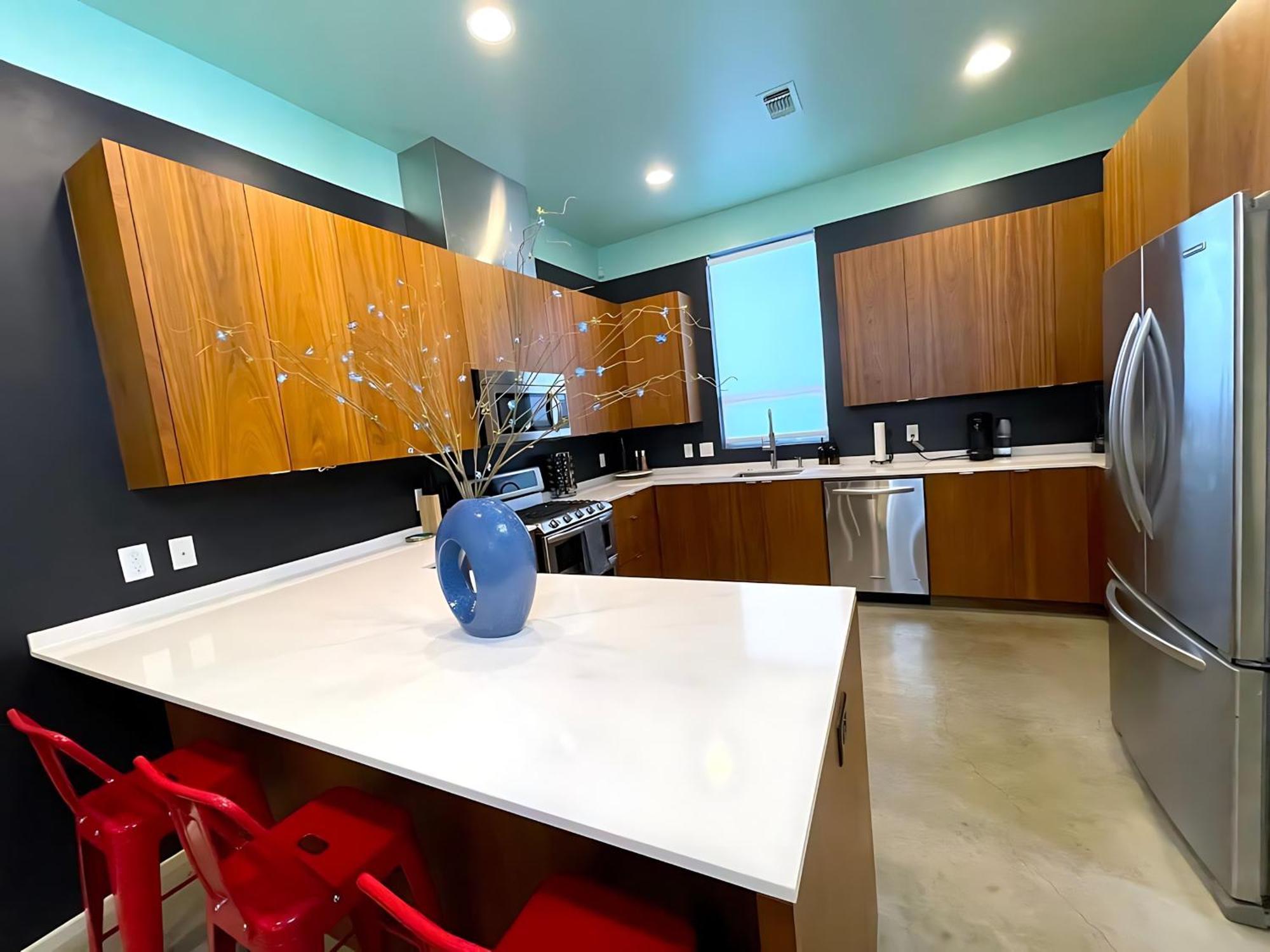 Massive Compound 20 Beds - Rainey St - 6 Min Walk Holiday home *
