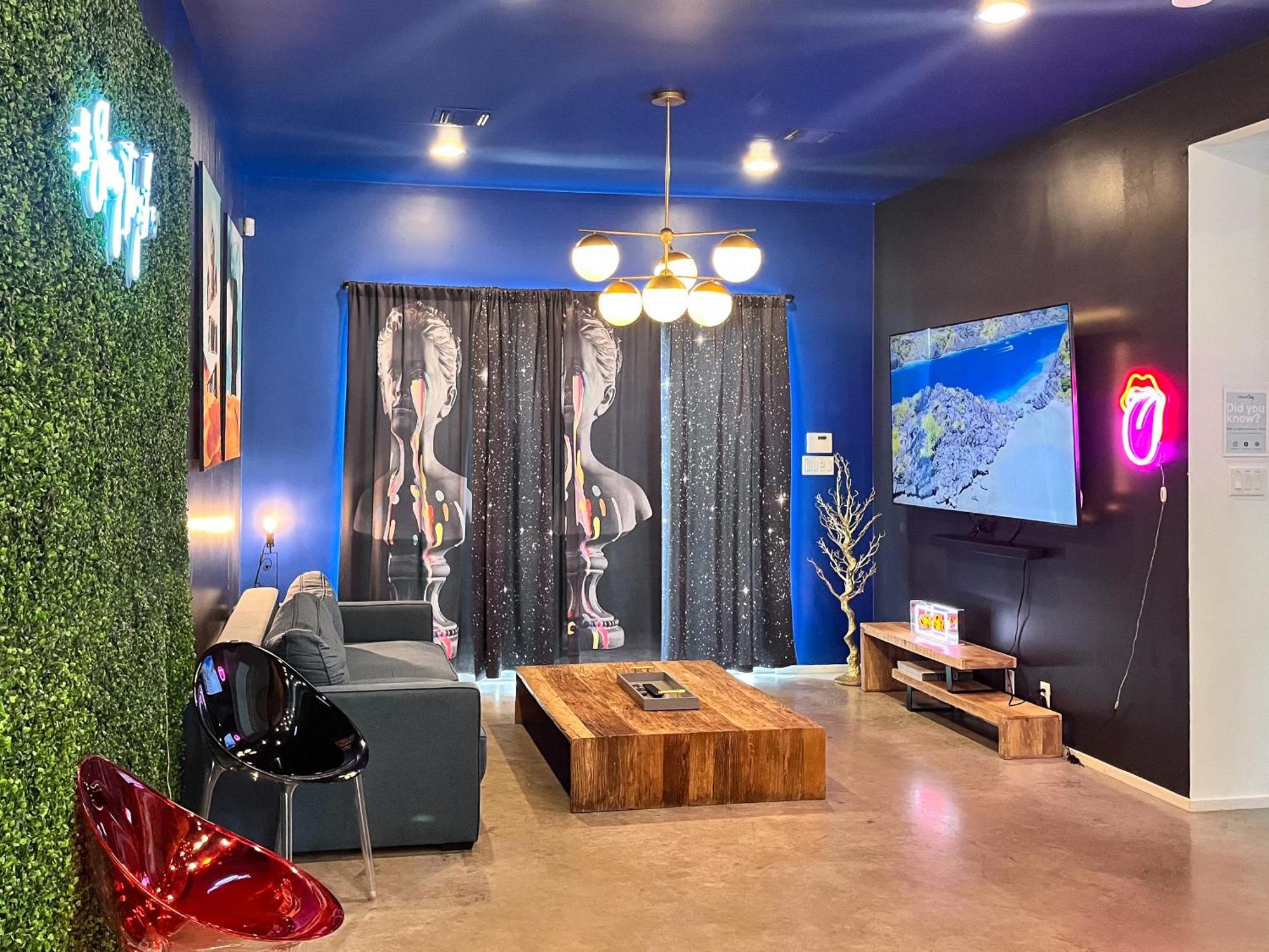 Massive Compound 20 Beds - Rainey St - 6 Min Walk Austin