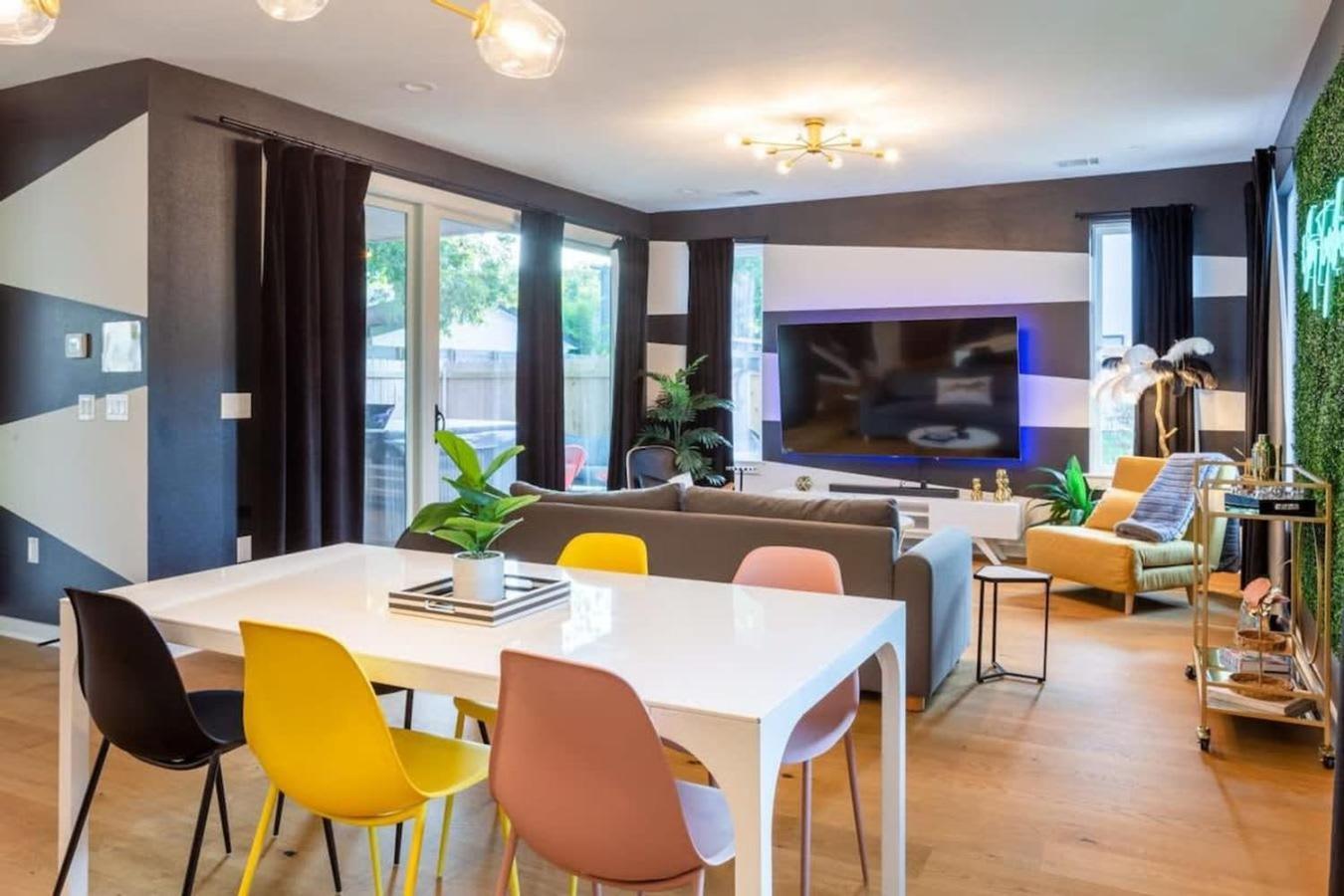 Two-house Private 10br Compound - Dt 6 Min Drive * Austin