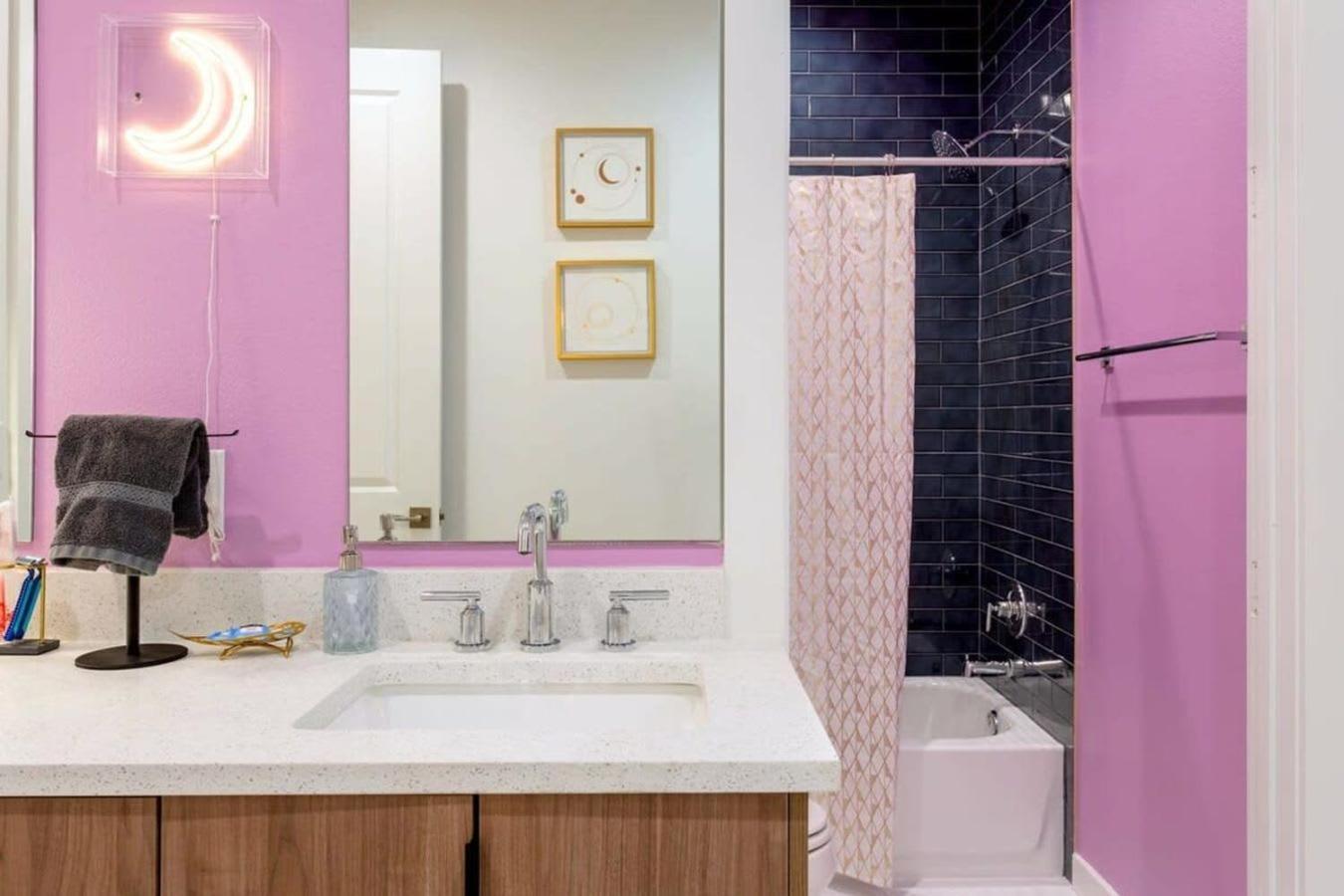 Two-house Private 10br Compound - Dt 6 Min Drive Austin