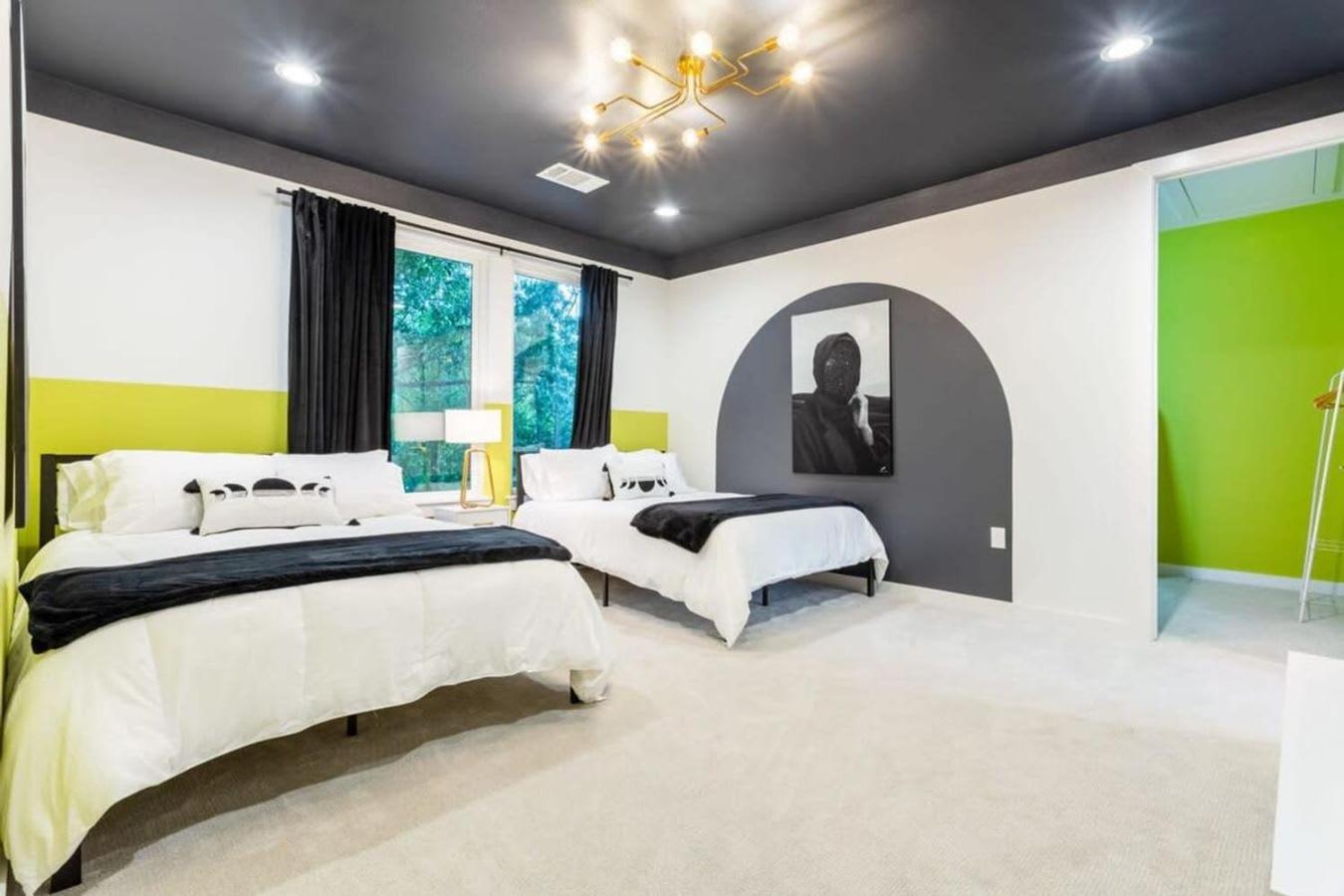 Two-house Private 10br Compound - Dt 6 Min Drive Austin