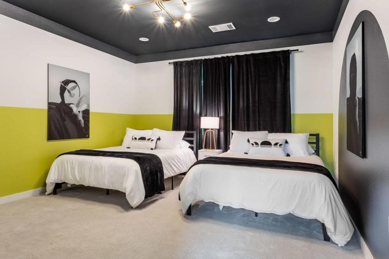 Two-house Private 10br Compound - Dt 6 Min Drive Austin
