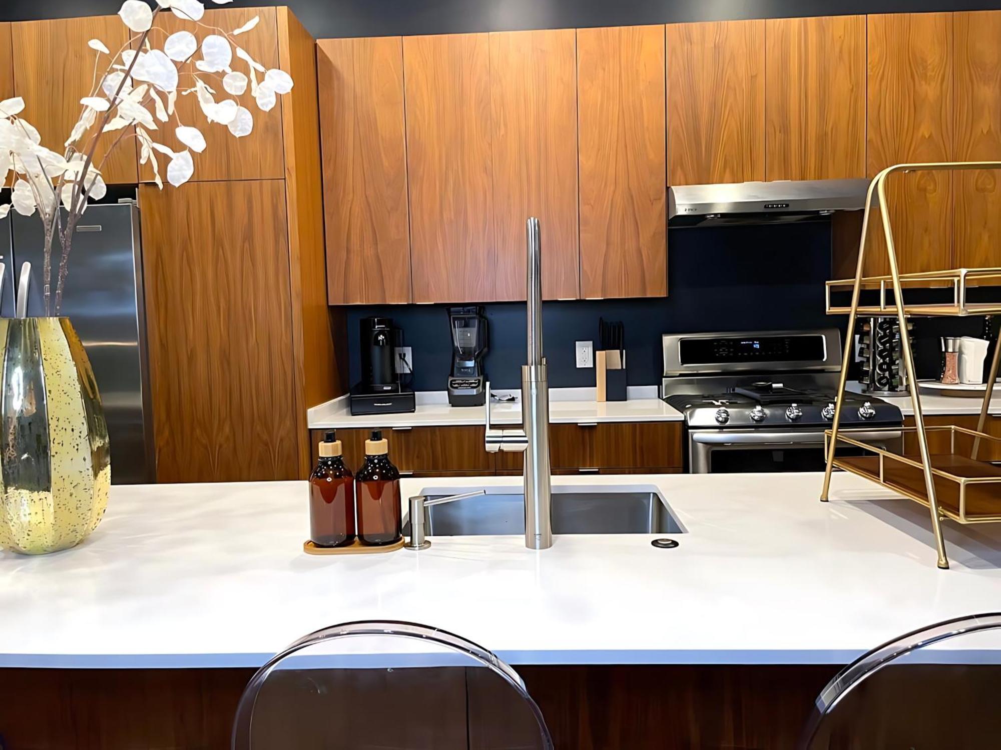Massive Compound 20 Beds - Rainey St - 6 Min Walk Holiday home Austin