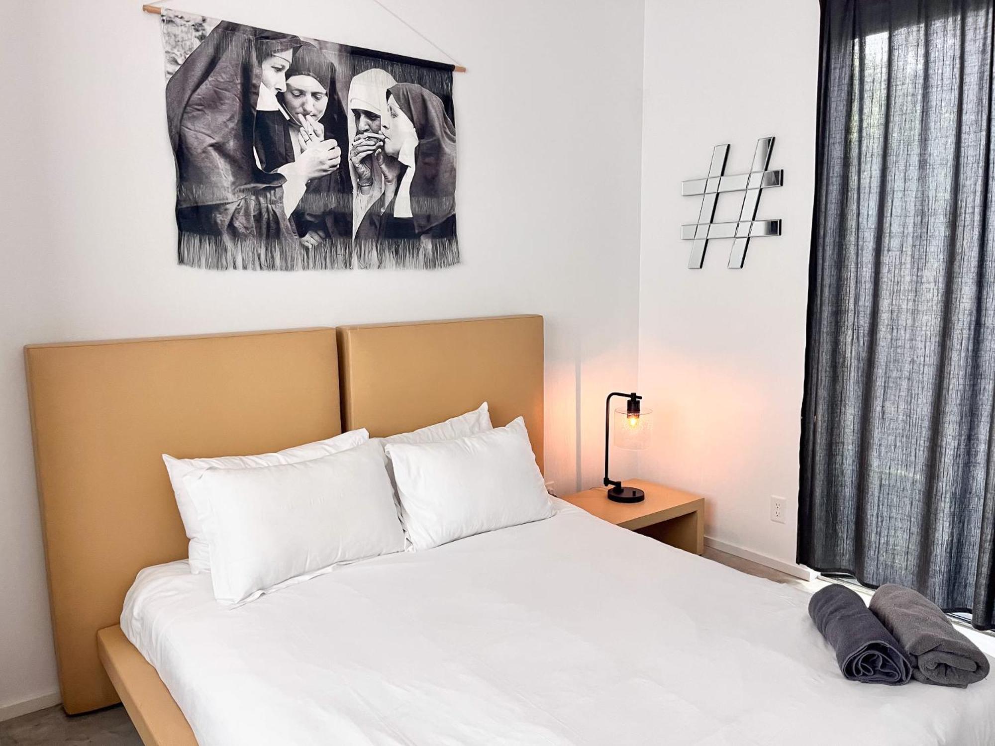 Massive Compound 20 Beds - Rainey St - 6 Min Walk Austin