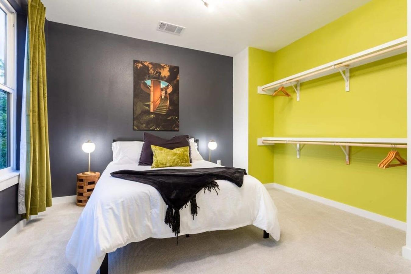Two-house Private 10br Compound - Dt 6 Min Drive *