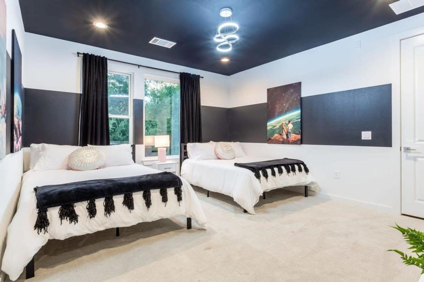 Two-house Private 10br Compound - Dt 6 Min Drive Austin