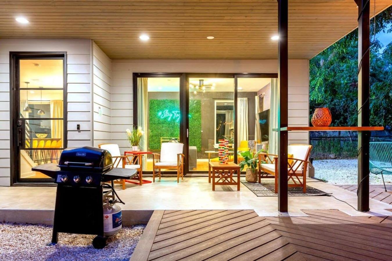 Two-house Private 10br Compound - Dt 6 Min Drive Austin