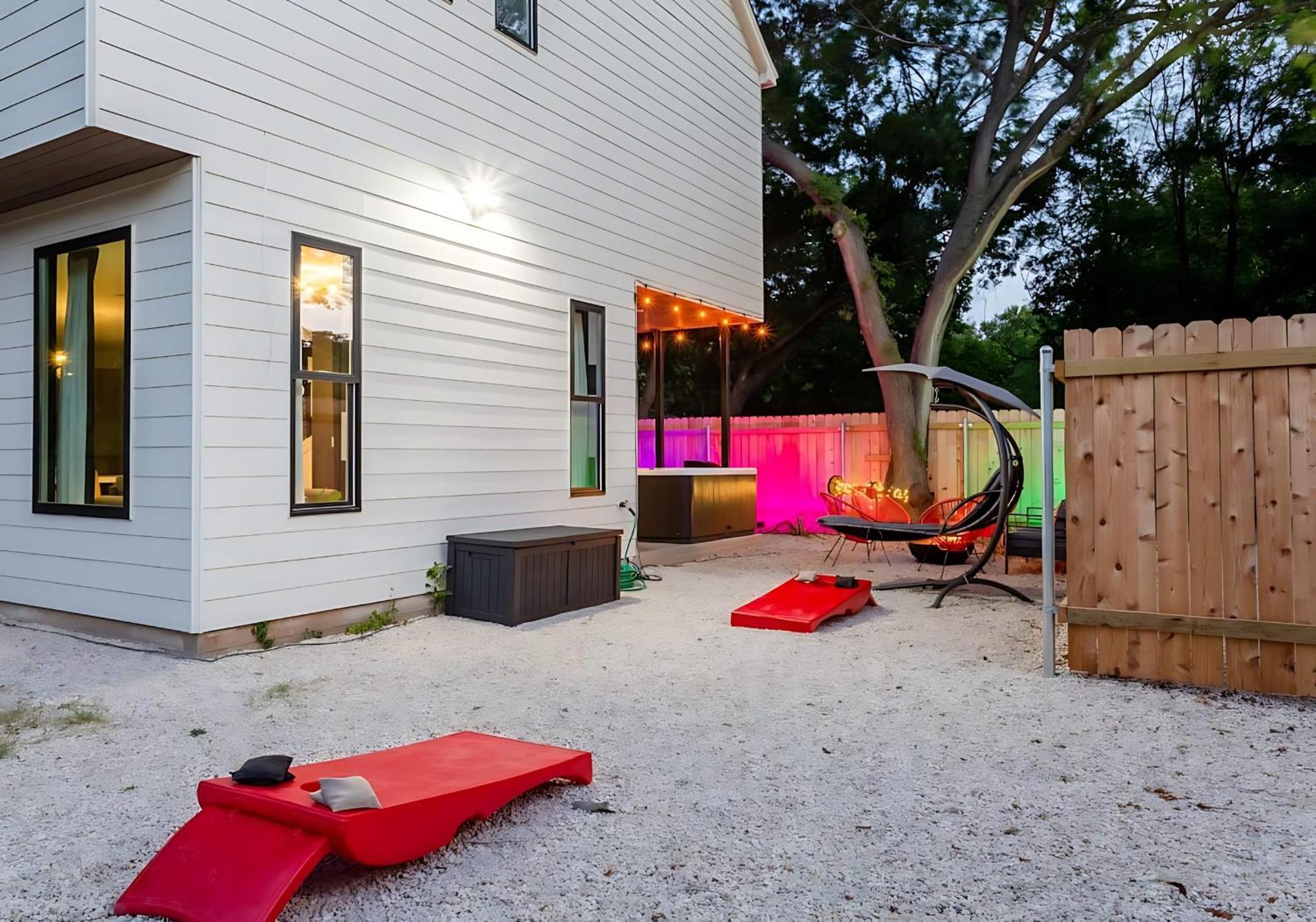 Two-house Private 10br Compound - Dt 6 Min Drive