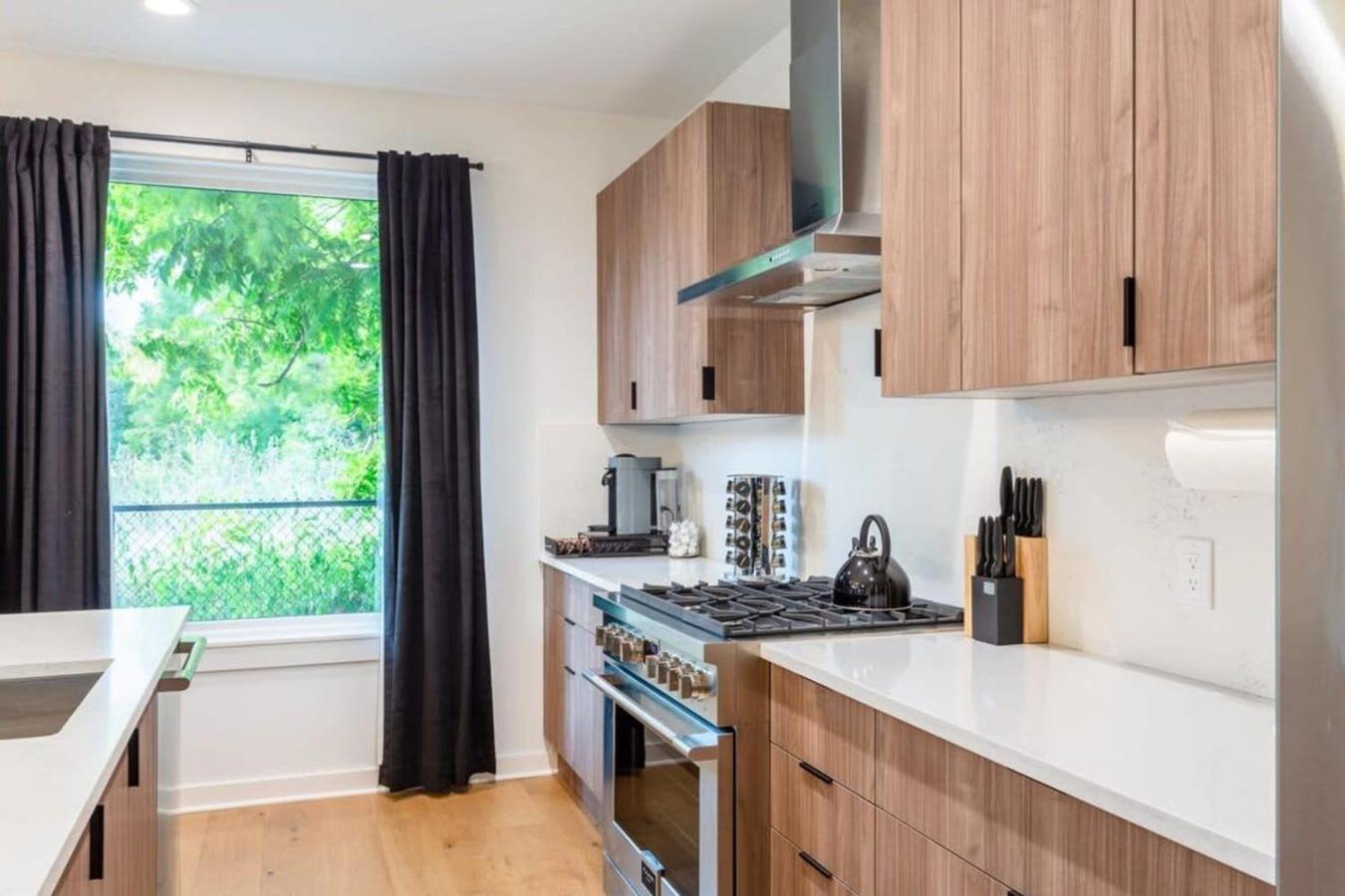 Two-house Private 10br Compound - Dt 6 Min Drive * Austin